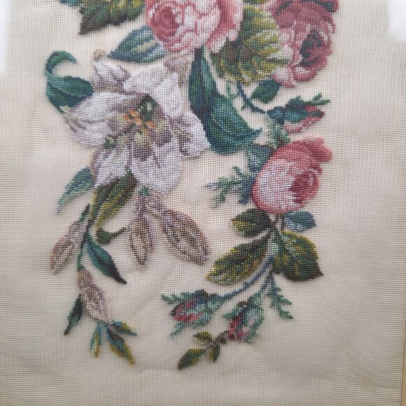 1973 Floral Needlepoint/Embroidery Art in Gold/Bronze Frame VNTG Stand NOT Incl. - Picture 2 of 14